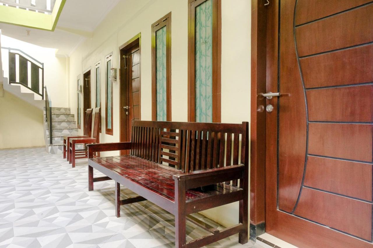 Zulfina Homestay Syariah Mitra Reddoorz Banyuwangi  Exterior foto