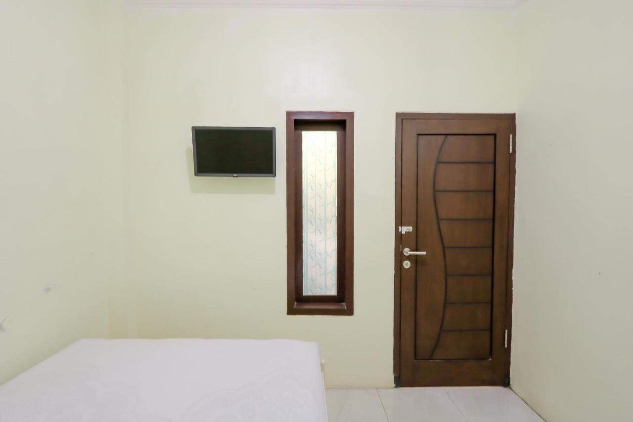 Zulfina Homestay Syariah Mitra Reddoorz Banyuwangi  Exterior foto