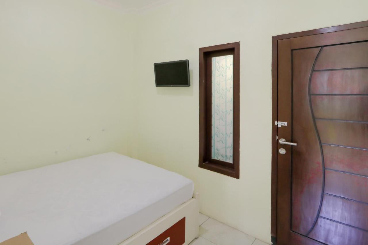 Zulfina Homestay Syariah Mitra Reddoorz Banyuwangi  Exterior foto